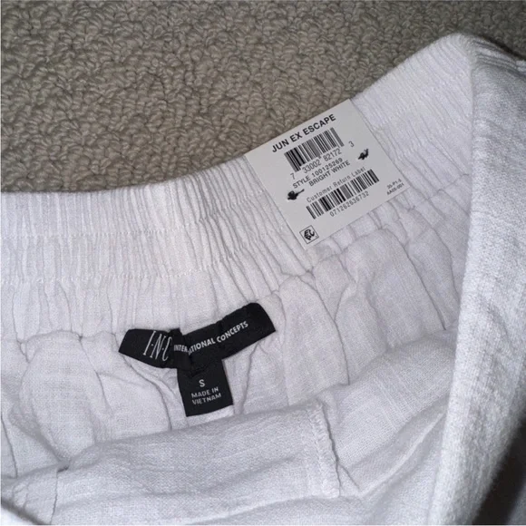 New! INC High Rise White Tiered Ruffled Shorts sz Small - Picture 3 of 7